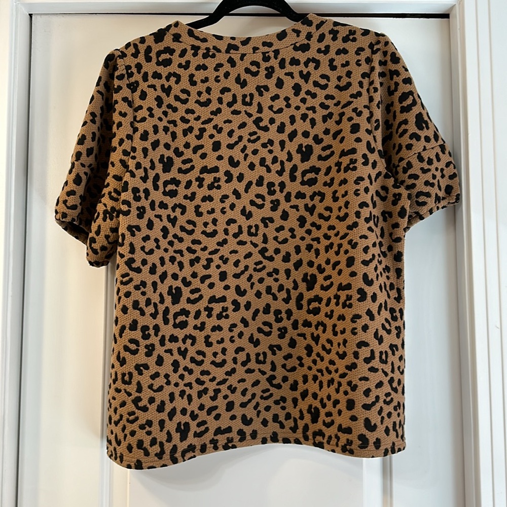 Hailey & Co Leopard Blouse - Picture 2 of 2